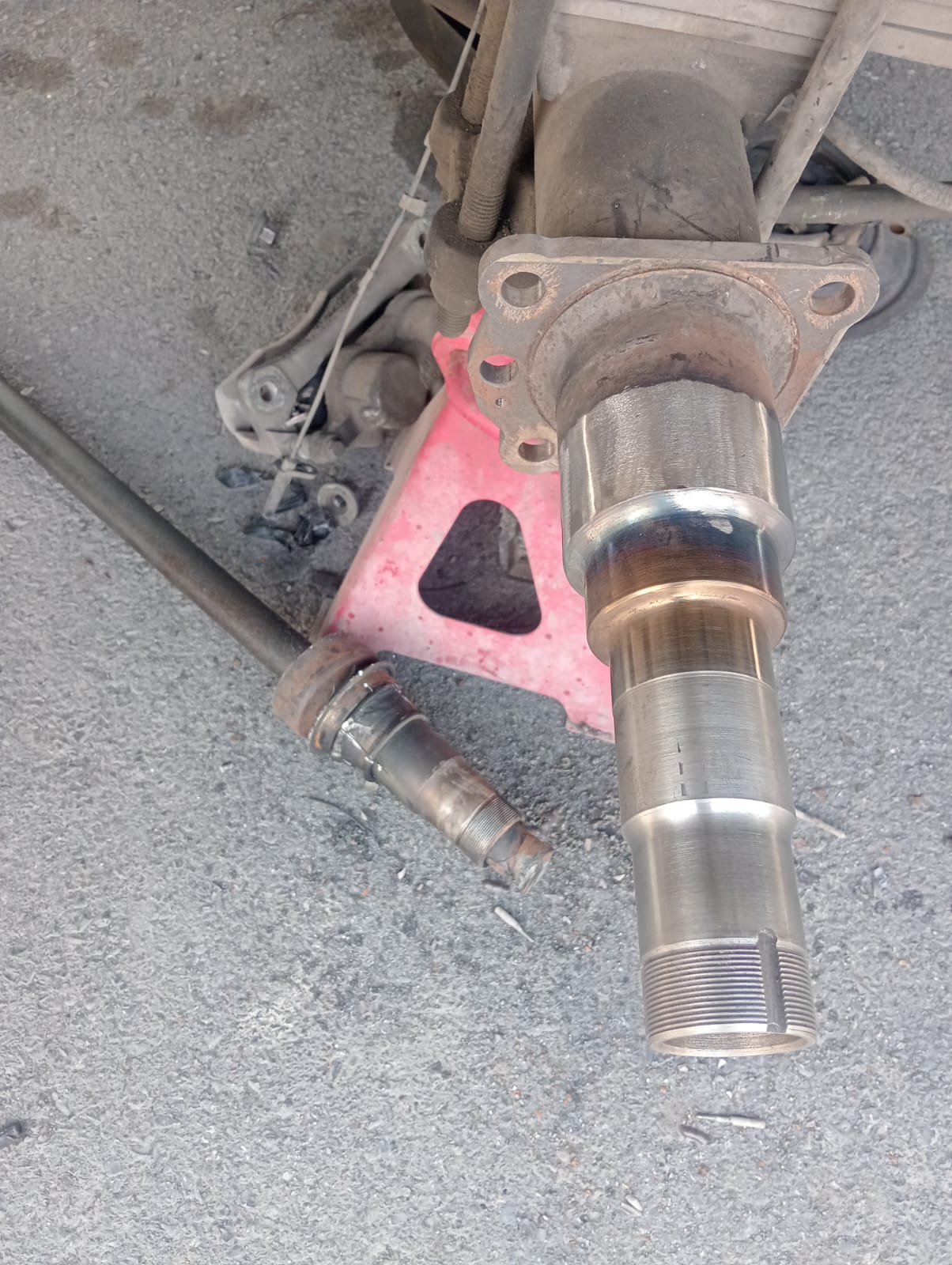Espiga nueva instalada y lista, después de reparar